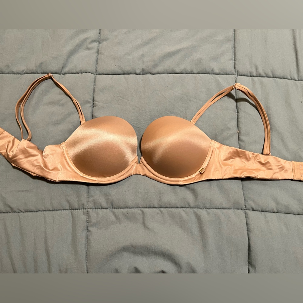 Victoria Secret Bra in Tan
Very sexy multiway 32C